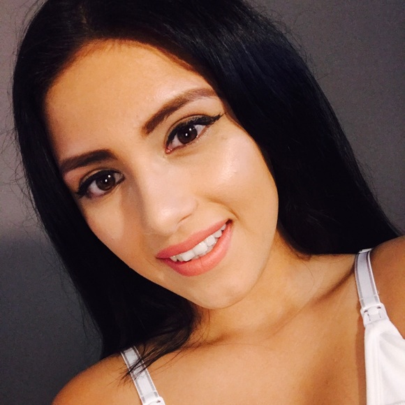 Meet your Posher, Danielle - Picture 1 of 1